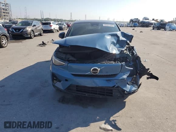 ✅ 2022 Volvo C40 Ultimate • VIN: YV4ED3GB2N2004210 • Лот: 69431335. Опубликован ранее на Copart с пробегом Не указан. Бесплатный доступ к архиву аукционных продаж из США и подробный отчёт об истории автомобиля на DreamBid. Изображение 5.