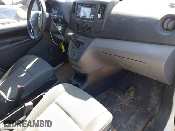 2018 Chevrolet City Express Cargo LT z VIN 3N63M0ZN2JK696450, wystawiony jako IAAI lot #41975192 z przebiegiem 137 040 mil mil oraz . Historia ofert i sprzedaży dostępna na DreamBid. Obrazek 5.