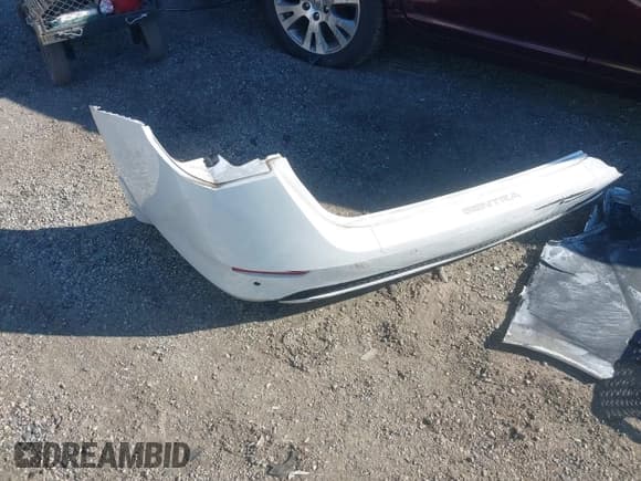 ✅ 2024 Nissan Sentra S • VIN: 3N1AB8BV9RY319070 • Lot: 43462620. Listed on IAAI with 22,452 mi. Free auction sales archive from the USA and detailed vehicle history report at DreamBid. Image 11.