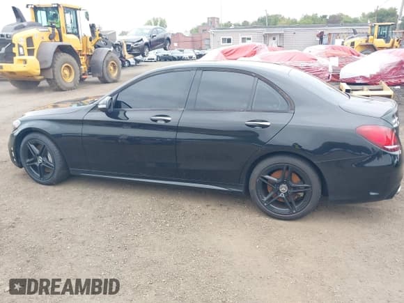 ✅ 2019 Mercedes-Benz C 43 AMG • VIN: 55SWF6EB1KU289964 • Lot: 43192037. Wystawiony na IAAI z przebiegiem 87 993 mil. Bezpłatny archiwum sprzedaży aukcyjnych z USA i szczegółowy raport historii pojazdu na DreamBid. Zdjęcie 17.