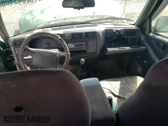 1997 Chevrolet S-10 LS with VIN 1GCDT19X5V8103938, listed as a Copart auction lot 52643405 with 204,691 mi miles and Salvage title. Bid and sale history available at DreamBid. Image 8.