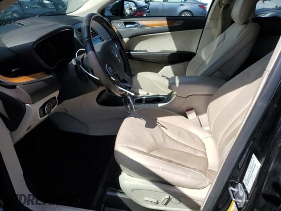 ✅ 2017 Lincoln MKC Select • VIN: 5LMCJ2C94HUL51846 • Lot: 85356435. Wystawiony na Copart z przebiegiem 108 814 mil. Bezpłatny archiwum sprzedaży aukcyjnych z USA i szczegółowy raport historii pojazdu na DreamBid. Zdjęcie 7.