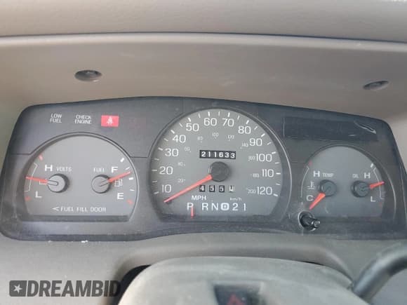 ✅ 2002 Mercury Grand Marquis GS • VIN: 2MEFM74W72X628727 • Лот: 85876915. Опубликован ранее на Copart с пробегом 211 633 миль. Бесплатный доступ к архиву аукционных продаж из США и подробный отчёт об истории автомобиля на DreamBid. Изображение 9.