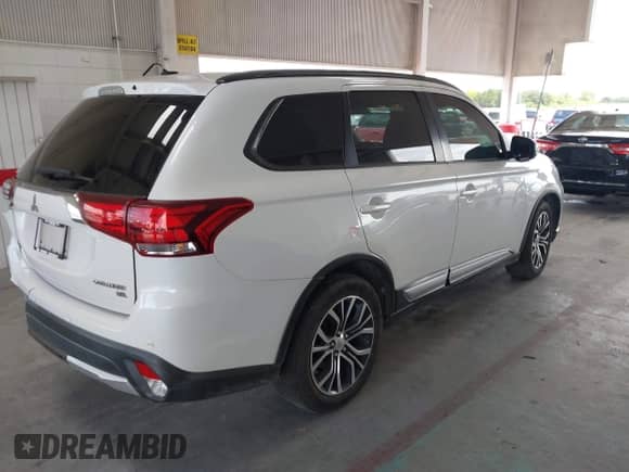 2016 Mitsubishi Outlander SE z VIN JA4AD3A33GZ013599, wystawiony jako IAAI lot #42884420 z przebiegiem 137 821 mil mil oraz . Historia ofert i sprzedaży dostępna na DreamBid. Obrazek 4.