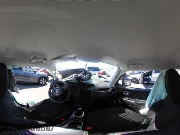 ✅ 2022 Jeep Renegade Latitude • VIN: ZACNJDB15NPN79453 • Lot: 43076701. Wystawiony na IAAI z przebiegiem Nie podano. Bezpłatny archiwum sprzedaży aukcyjnych z USA i szczegółowy raport historii pojazdu na DreamBid. Zdjęcie 18.