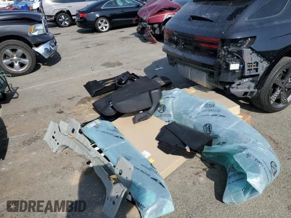 ✅ 2022 Genesis GV70 Sport • VIN: KMUMCDTC4NU045218 • Lot: 70035385. Wystawiony na Copart z przebiegiem 41 713 mil. Bezpłatny archiwum sprzedaży aukcyjnych z USA i szczegółowy raport historii pojazdu na DreamBid. Zdjęcie 13.