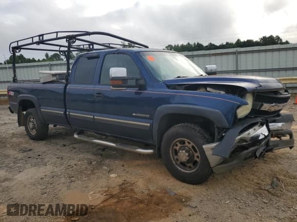 ✅ 2002 Chevrolet Silverado 2500HD LS • VIN: 1GCHK29UX2E235722 • Lot: 69709185. Wystawiony na Copart z przebiegiem 221 193 mil. Bezpłatny archiwum sprzedaży aukcyjnych z USA i szczegółowy raport historii pojazdu na DreamBid. Zdjęcie 4.