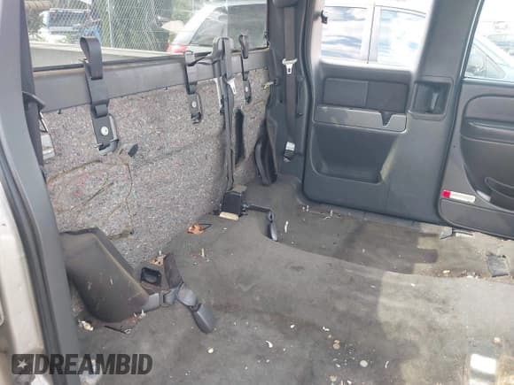 ✅ 2006 GMC Sierra 1500 SLE • VIN: 1GTEC19V06Z203217 • Лот: 42126788. Опубликован ранее на IAAI с пробегом 273 678 миль. Бесплатный доступ к архиву аукционных продаж из США и подробный отчёт об истории автомобиля на DreamBid. Изображение 8.