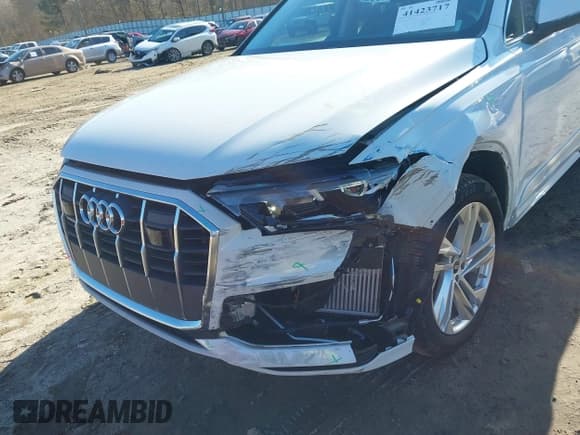 ✅ 2023 Audi Q7 Premium Plus • VIN: WA1LXBF71PD006251 • Lot: 41423717. Wystawiony na IAAI z przebiegiem 19 717 mil. Bezpłatny archiwum sprzedaży aukcyjnych z USA i szczegółowy raport historii pojazdu na DreamBid. Zdjęcie 6.