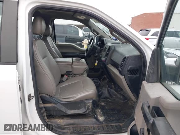 ✅ 2017 Ford F-150 XL • VIN: 1FTEW1CP9HFC77256 • Lot: 42572775. Wystawiony na IAAI z przebiegiem 209 977 mil. Bezpłatny archiwum sprzedaży aukcyjnych z USA i szczegółowy raport historii pojazdu na DreamBid. Zdjęcie 5.