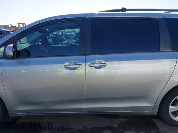 ✅ 2016 Toyota Sienna LE AAS • VIN: 5TDKK3DC3GS697681 • Lot: 42270904. Listed on IAAI with 108,586 mi. Free auction sales archive from the USA and detailed vehicle history report at DreamBid. Image 14.