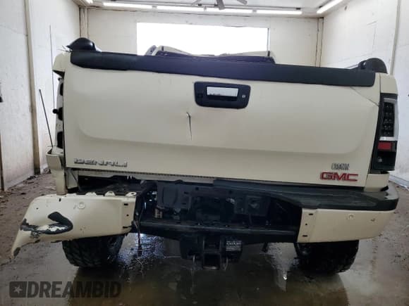 ✅ 2011 GMC Sierra 2500HD Denali • VIN: 1GT125C84BF231612 • Лот: 71473195. Опубликован ранее на Copart с пробегом Не указан. Бесплатный доступ к архиву аукционных продаж из США и подробный отчёт об истории автомобиля на DreamBid. Изображение 6.