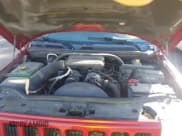 ✅ 2006 Jeep Commander • VIN: 1J8HG48K26C242171 • Lot: 42973737. Wystawiony na IAAI z przebiegiem 154 303 mil. Bezpłatny archiwum sprzedaży aukcyjnych z USA i szczegółowy raport historii pojazdu na DreamBid. Zdjęcie 10.