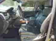 2020 Chevrolet Tahoe Premier z VIN 1GNSKCKCXLR105115, wystawiony jako Copart lot #69403385 z przebiegiem 108 319 mil mil oraz Szkoda całkowita • Salvage title. Historia ofert i sprzedaży dostępna na DreamBid. Obrazek 7.