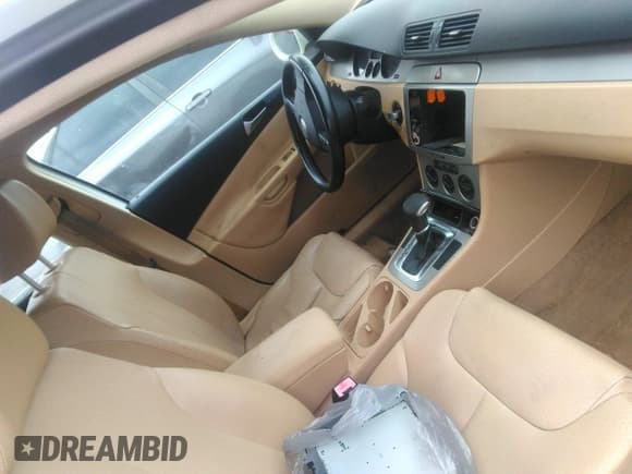 ✅ 2009 Volkswagen Passat Komfort • VIN: WVWJK73C39P035391 • Lot: 42439461. Listed on IAAI with 139,584 mi. Free auction sales archive from the USA and detailed vehicle history report at DreamBid. Image 5.