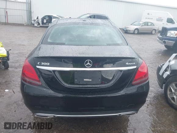 ✅ 2021 Mercedes-Benz C 300 • VIN: W1KWF8EB9MR609337 • Lot: 42653947. Wystawiony na IAAI z przebiegiem 32 375 mil. Bezpłatny archiwum sprzedaży aukcyjnych z USA i szczegółowy raport historii pojazdu na DreamBid. Zdjęcie 16.