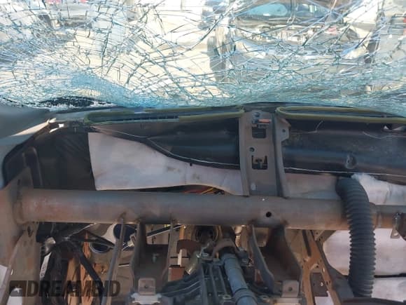 ✅ 2005 Ford F-350 • VIN: 1FDSW34P05EC95736 • Lot: 41988078. Wystawiony na IAAI z przebiegiem Nie podano. Bezpłatny archiwum sprzedaży aukcyjnych z USA i szczegółowy raport historii pojazdu na DreamBid. Zdjęcie 7.