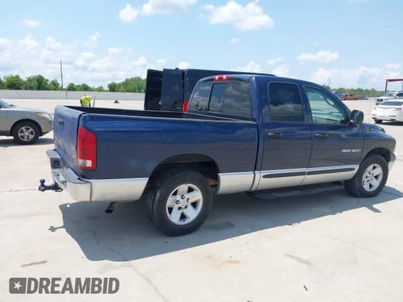 2003 Dodge 1500 ST z VIN 1D7HA18N63S175714, wystawiony jako IAAI lot #42850796 z przebiegiem 223 440 mil mil oraz . Historia ofert i sprzedaży dostępna na DreamBid. Obrazek 4.