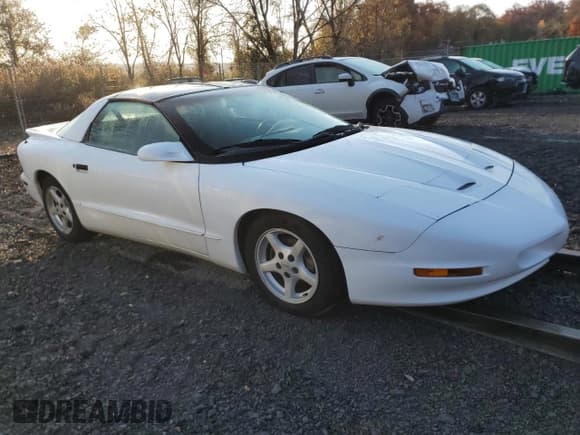 ✅ 1997 Pontiac Firebird Firebird • VIN: 2G2FS22K5V2232134 • Lot: 78627714. Wystawiony na Copart z przebiegiem Nie podano. Bezpłatny archiwum sprzedaży aukcyjnych z USA i szczegółowy raport historii pojazdu na DreamBid. Zdjęcie 4.