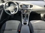 ✅ 2018 Hyundai Ioniq Blue • VIN: KMHC65LC7JU071863 • Lot: 45051175. Wystawiony na Copart z przebiegiem 142 061 mil. Bezpłatny archiwum sprzedaży aukcyjnych z USA i szczegółowy raport historii pojazdu na DreamBid. Zdjęcie 8.