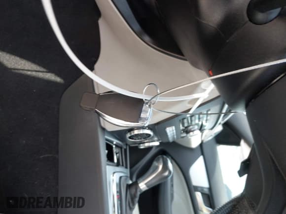 ✅ 2015 Mercedes-Benz C 250 • VIN: WDDGJ4HB3FG374567 • Lot: 42860907. Wystawiony na IAAI z przebiegiem 129 154 mil. Bezpłatny archiwum sprzedaży aukcyjnych z USA i szczegółowy raport historii pojazdu na DreamBid. Zdjęcie 11.