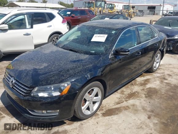 ✅ 2015 Volkswagen Passat S • VIN: 1VWAT7A30FC093068 • Lot: 43309416. Wystawiony na IAAI z przebiegiem 94 913 mil. Bezpłatny archiwum sprzedaży aukcyjnych z USA i szczegółowy raport historii pojazdu na DreamBid. Zdjęcie 2.