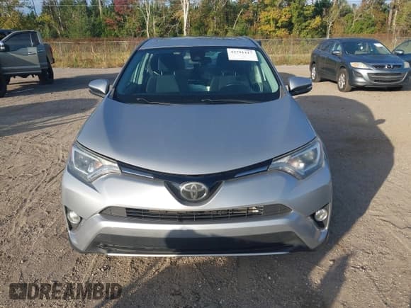 ✅ 2018 Toyota RAV4 XLE • VIN: 2T3WFREV5JW478204 • Lot: 43791117. Listed on IAAI with 89,830 mi. Free auction sales archive from the USA and detailed vehicle history report at DreamBid. Image 12.