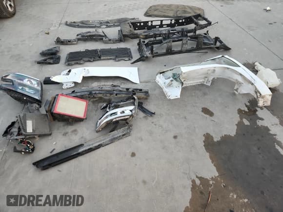 ✅ 2018 Chevrolet Tahoe LS • VIN: 1GNSCAKC1JR271411 • Lot: 86461905. Wystawiony na Copart z przebiegiem 250 773 mil. Bezpłatny archiwum sprzedaży aukcyjnych z USA i szczegółowy raport historii pojazdu na DreamBid. Zdjęcie 13.