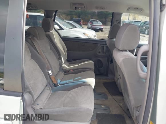 ✅ 2006 Toyota Sienna CE • VIN: 5TDZA23C06S559446 • Lot: 43605371. Listed on IAAI with 302,250 mi. Free auction sales archive from the USA and detailed vehicle history report at DreamBid. Image 8.