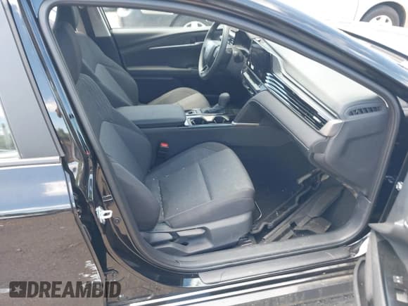 ✅ 2025 Toyota Camry LE • VIN: 4T1DBADK3SU515479 • Lot: 42768875. Wystawiony na IAAI z przebiegiem 6 161 mil. Bezpłatny archiwum sprzedaży aukcyjnych z USA i szczegółowy raport historii pojazdu na DreamBid. Zdjęcie 5.