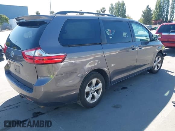 ✅ 2016 Toyota Sienna LE AAS • VIN: 5TDKK3DC3GS759709 • Lot: 42374590. Wystawiony na IAAI z przebiegiem 78 300 mil. Bezpłatny archiwum sprzedaży aukcyjnych z USA i szczegółowy raport historii pojazdu na DreamBid. Zdjęcie 4.