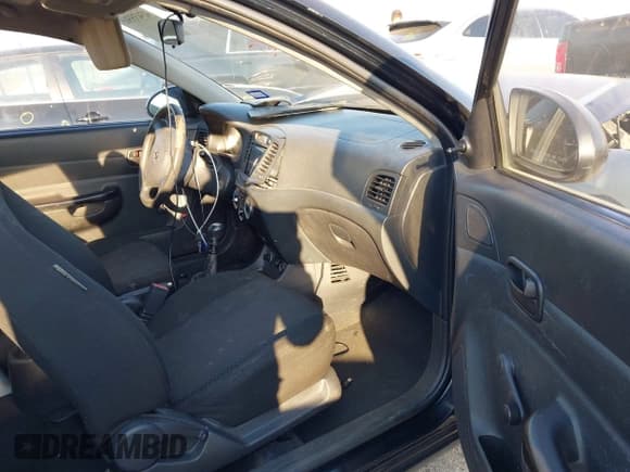 ✅ 2007 Hyundai Accent GS • VIN: KMHCM36CX7U019092 • Lot: 43435565. Wystawiony na IAAI z przebiegiem 239 297 mil. Bezpłatny archiwum sprzedaży aukcyjnych z USA i szczegółowy raport historii pojazdu na DreamBid. Zdjęcie 5.