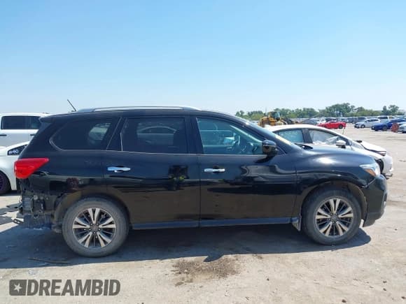 ✅ 2017 Nissan Pathfinder SL • VIN: 5N1DR2MM0HC623012 • Lot: 43207619. Wystawiony na IAAI z przebiegiem 136 006 mil. Bezpłatny archiwum sprzedaży aukcyjnych z USA i szczegółowy raport historii pojazdu na DreamBid. Zdjęcie 13.