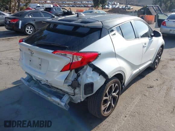 ✅ 2020 Toyota C-HR LE • VIN: JTNKHMBX8L1083805 • Lot: 43472569. Wystawiony na IAAI z przebiegiem 77 364 mil. Bezpłatny archiwum sprzedaży aukcyjnych z USA i szczegółowy raport historii pojazdu na DreamBid. Zdjęcie 4.