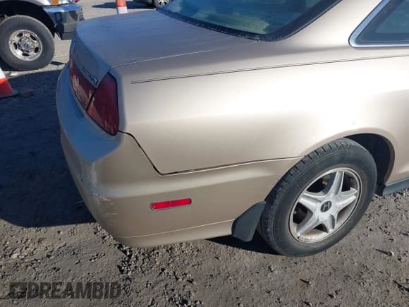 ✅ 2001 Honda Accord LX • VIN: 1HGCG22481A019395 • Lot: 43706189. Listed on IAAI with 198,661 mi. Free auction sales archive from the USA and detailed vehicle history report at DreamBid. Image 21.