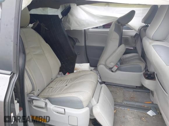 ✅ 2012 Toyota Sienna XLE • VIN: 5TDDK3DC8CS044153 • Lot: 42174323. Wystawiony na IAAI z przebiegiem 132 828 mil. Bezpłatny archiwum sprzedaży aukcyjnych z USA i szczegółowy raport historii pojazdu na DreamBid. Zdjęcie 8.