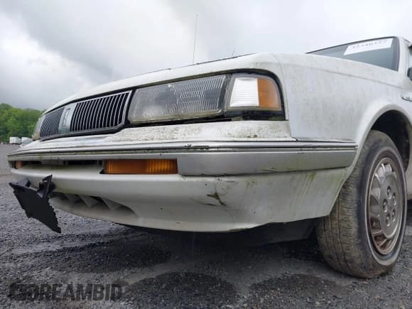 ✅ 1993 Oldsmobile Cutlass Ciera S • VIN: 1G3AG54N1P6455773 • Lot: 42340327. Wystawiony na IAAI z przebiegiem 107 933 mil. Bezpłatny archiwum sprzedaży aukcyjnych z USA i szczegółowy raport historii pojazdu na DreamBid. Zdjęcie 16.