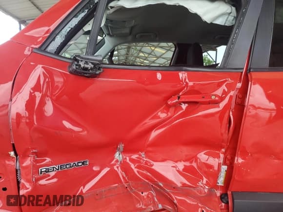 ✅ 2020 Jeep Renegade Sport • VIN: ZACNJAAB1LPL82933 • Lot: 57379655. Wystawiony na Copart z przebiegiem 121 139 mil. Bezpłatny archiwum sprzedaży aukcyjnych z USA i szczegółowy raport historii pojazdu na DreamBid. Zdjęcie 7.