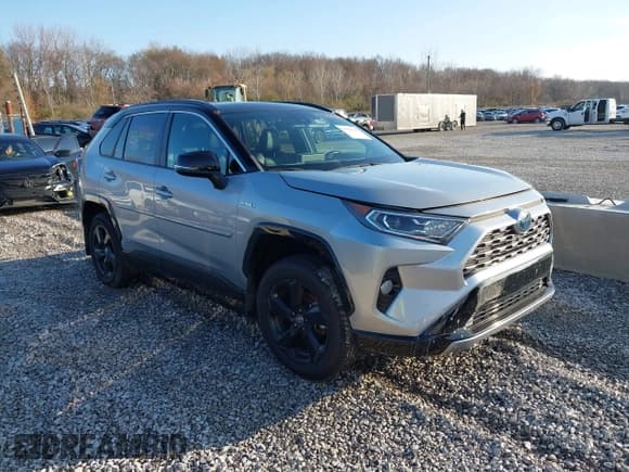 ✅ 2021 Toyota RAV4 Hybrid XSE • VIN: 2T3E6RFV0MW021525 • Лот: 43704100. Опубликован ранее на IAAI с пробегом 95 372 миль. Бесплатный доступ к архиву аукционных продаж из США и подробный отчёт об истории автомобиля на DreamBid. Изображение 1.