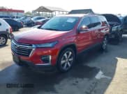✅ 2022 Chevrolet Traverse LT • VIN: 1GNEVHKW9NJ146039 • Lot: 42237408. Wystawiony na IAAI z przebiegiem 42 550 mil. Bezpłatny archiwum sprzedaży aukcyjnych z USA i szczegółowy raport historii pojazdu na DreamBid. Zdjęcie 2.