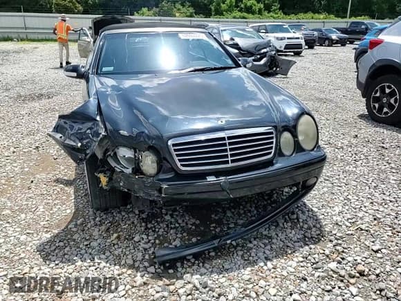 ✅ 2003 Mercedes-Benz CLK 430 • VIN: WDBLK70G33T138176 • Лот: 62692225. Опубликован ранее на Copart с пробегом Не указан. Бесплатный доступ к архиву аукционных продаж из США и подробный отчёт об истории автомобиля на DreamBid. Изображение 13.