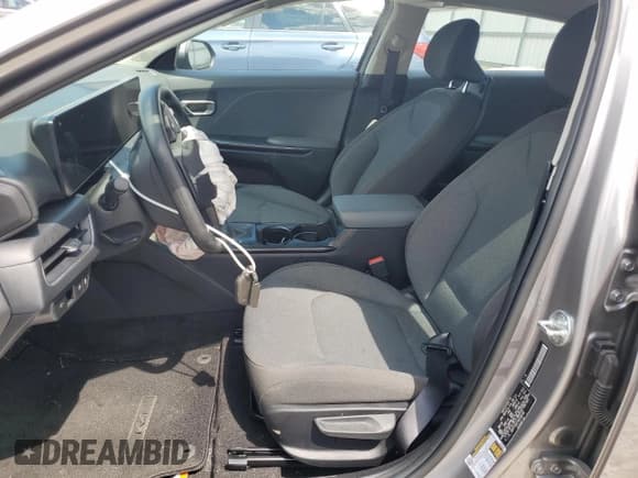 ✅ 2025 Kia K4 LXS • VIN: 3KPFT4DE3SE028190 • Лот: 67964975. Опубликован ранее на Copart с пробегом 13 333 миль. Бесплатный доступ к архиву аукционных продаж из США и подробный отчёт об истории автомобиля на DreamBid. Изображение 7.