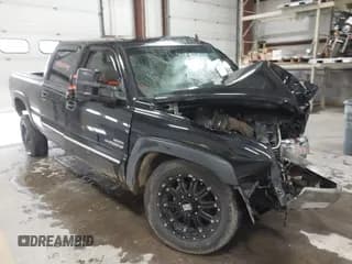✅ 2006 Chevrolet Silverado 2500HD LT1 • VIN: 1GCHK23DX6F210487 • Лот: 40915744. Опубликован ранее на IAAI с пробегом Не указан. Бесплатный доступ к архиву аукционных продаж из США и подробный отчёт об истории автомобиля на DreamBid. Изображение 1.