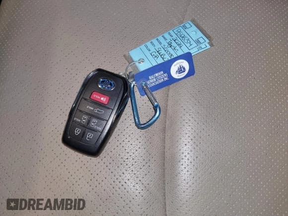 ✅ 2024 Toyota Sienna Limited • VIN: 5TDZSKFC9RS128374 • Lot: 43718434. Wystawiony na IAAI z przebiegiem 7 923 mil. Bezpłatny archiwum sprzedaży aukcyjnych z USA i szczegółowy raport historii pojazdu na DreamBid. Zdjęcie 11.