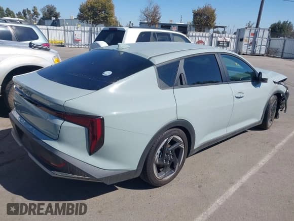 ✅ 2025 Kia K4 EX • VIN: 3KPFU4DEXSE015496 • Lot: 43384381. Wystawiony na IAAI z przebiegiem 13 174 mil. Bezpłatny archiwum sprzedaży aukcyjnych z USA i szczegółowy raport historii pojazdu na DreamBid. Zdjęcie 4.