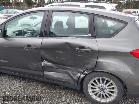 ✅ 2013 Ford C-Max SE • VIN: 1FADP5AU7DL511937 • Lot: 41909936. Wystawiony na IAAI z przebiegiem 165 061 mil. Bezpłatny archiwum sprzedaży aukcyjnych z USA i szczegółowy raport historii pojazdu na DreamBid. Zdjęcie 6.