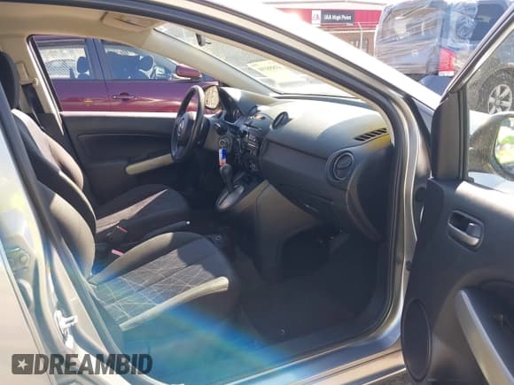 ✅ 2011 Mazda 2 Sport • VIN: JM1DE1HY2B0105631 • Lot: 41858190. Wystawiony na IAAI z przebiegiem 188 253 mil. Bezpłatny archiwum sprzedaży aukcyjnych z USA i szczegółowy raport historii pojazdu na DreamBid. Zdjęcie 5.