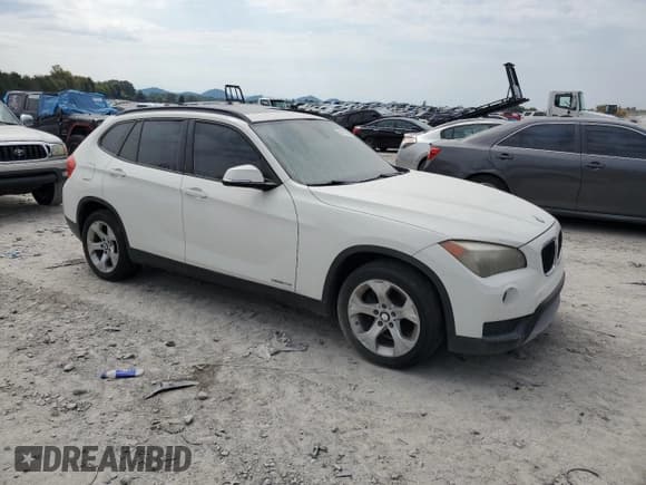 ✅ 2014 BMW X1 sDrive28i • VIN: WBAVM1C50EVW47836 • Лот: 81011595. Опубликован ранее на Copart с пробегом 204 665 миль. Бесплатный доступ к архиву аукционных продаж из США и подробный отчёт об истории автомобиля на DreamBid. Изображение 4.