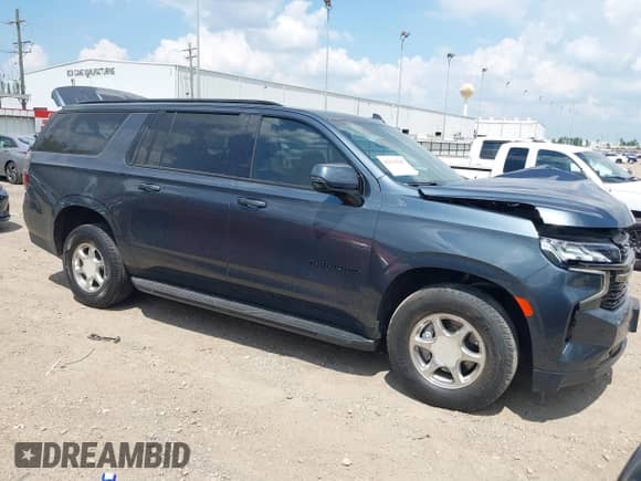 ✅ 2021 Chevrolet Suburban RST • VIN: 1GNSCEKD5MR228825 • Lot: 42916245. Wystawiony na IAAI z przebiegiem 52 657 mil. Bezpłatny archiwum sprzedaży aukcyjnych z USA i szczegółowy raport historii pojazdu na DreamBid. Zdjęcie 1.