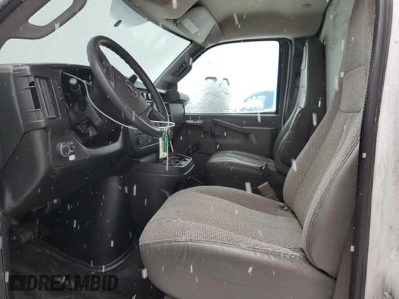 ✅ 2017 GMC Savana • VIN: 7GZ37TCG0HN901163 • Лот: 82206314. Опубликован ранее на Copart с пробегом 262 652 миль. Бесплатный доступ к архиву аукционных продаж из США и подробный отчёт об истории автомобиля на DreamBid. Изображение 7.